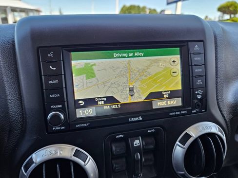 Used 2015 Jeep Wrangler Unlimited Sahara w/ Connectivity Group AWD/4WD image 27