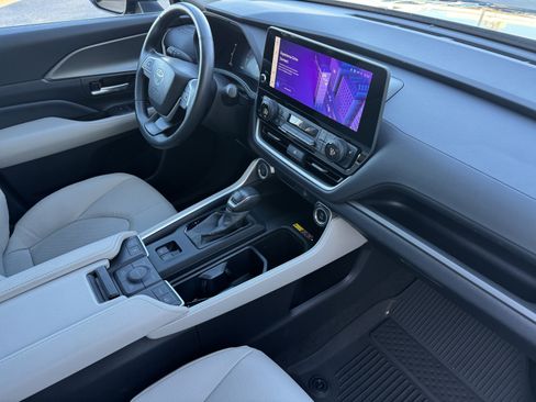 Used 2025 Toyota Grand Highlander XLE image 20