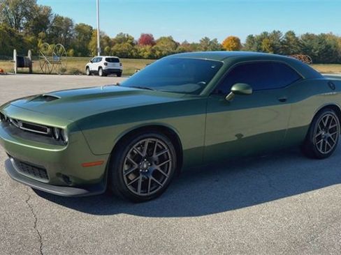 Used 2019 Dodge Challenger R/T w/ Driver Convenience Group image 4