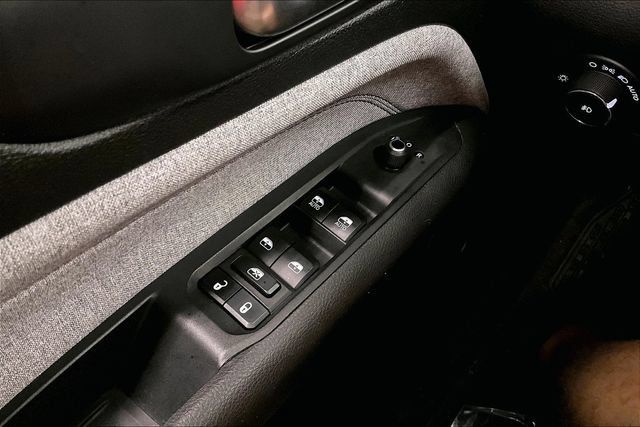 Used 2024 Jeep Compass Latitude AWD/4WD image 38