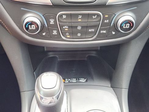 Used 2021 Chevrolet Equinox Premier FWD image 21