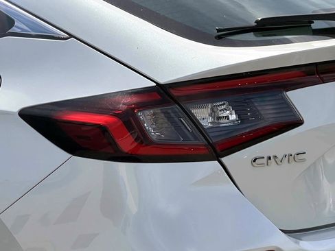 Used 2022 Honda Civic EX-L image 8