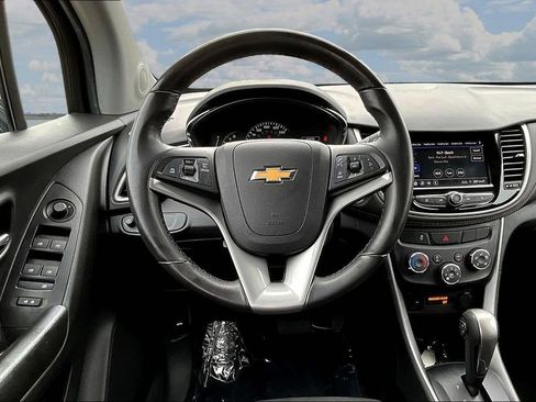 Used 2022 Chevrolet Trax LT w/ LT Convenience Package AWD/4WD image 10