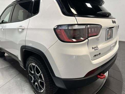 Used 2025 Jeep Compass Trailhawk AWD/4WD image 10