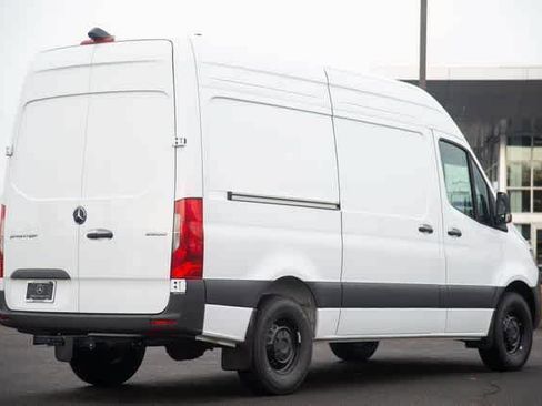 Used 2025 Mercedes-Benz Sprinter 2500 image 11