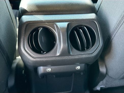 Used 2022 Jeep Wrangler Unlimited Sport image 27