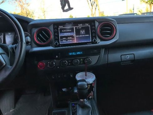 Used 2023 Toyota Tacoma TRD Sport w/ Technology Package AWD/4WD image 5