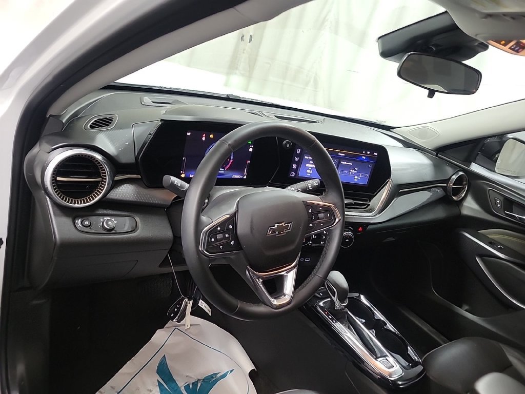 Used 2025 Chevrolet Trax ACTIV FWD image 6