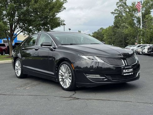 Used 2013 Lincoln MKZ FWD image 2