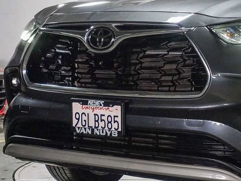 Used 2023 Toyota Highlander Platinum FWD image 8