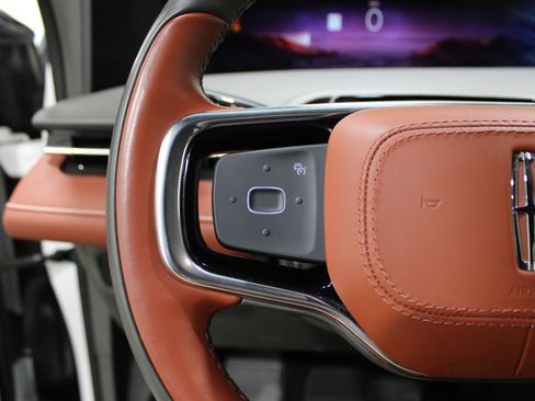 Certified 2024 Lincoln Nautilus Black Label w/ Jet Appearance Package (87T) image 12