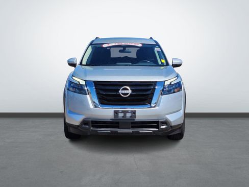 Used 2024 Nissan Pathfinder SV image 6