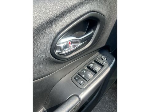 Used 2022 Jeep Cherokee Latitude Lux w/ Sun & Sound Group AWD/4WD image 17