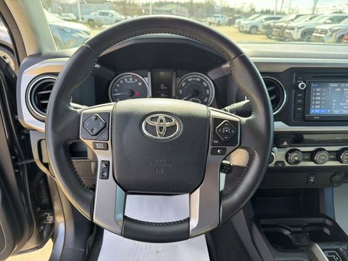 Used 2017 Toyota Tacoma SR5 w/ Tow Package image 11