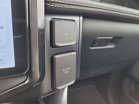 Used 2024 Ford F150 Lightning Platinum image 23