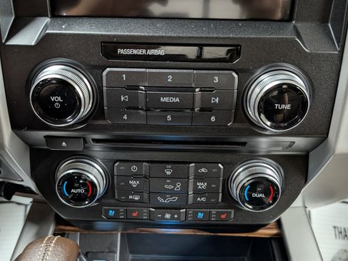 Used 2018 Ford F150 Lariat w/ Equipment Group 502A Luxury image 22