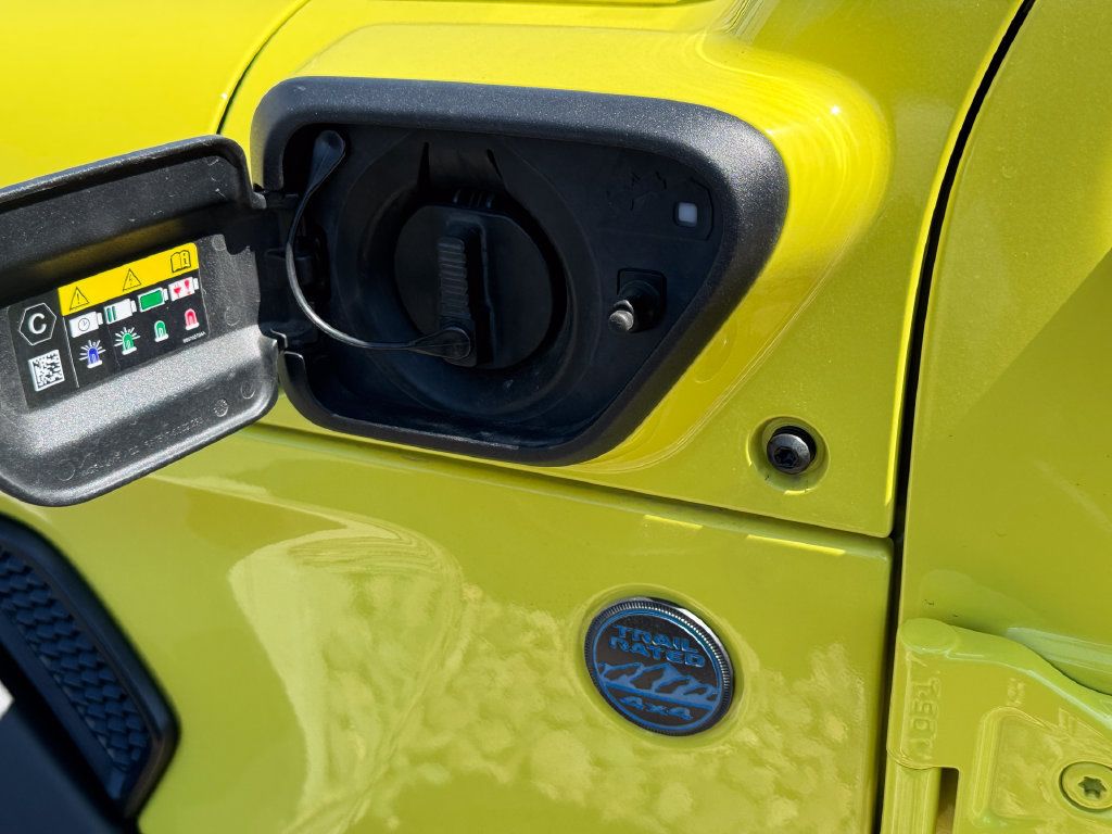 Used 2023 Jeep Wrangler Unlimited w/ Cold Weather Group AWD/4WD image 10