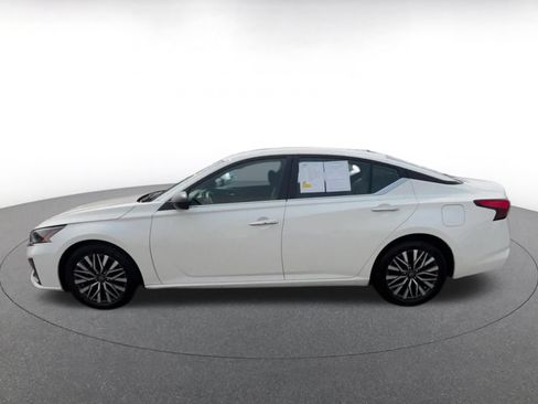 Used 2025 Nissan Altima 2.5 SV FWD image 7