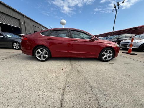 Used 2016 Ford Fusion SE w/ Equipment Group 201A image 4