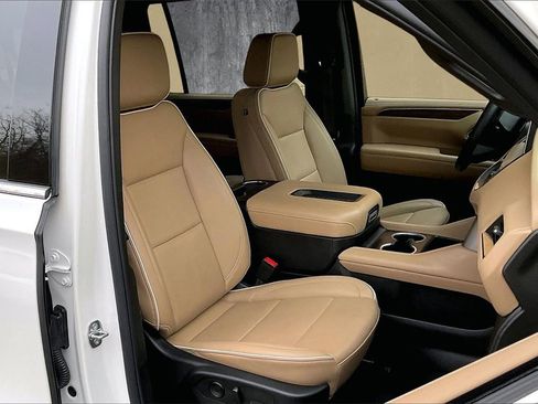 Used 2024 Chevrolet Suburban Premier image 29