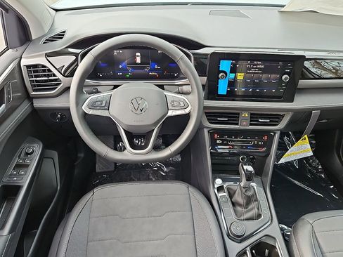 New 2026 Volkswagen Taos SE AWD/4WD image 8