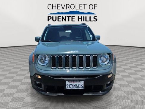 Used 2018 Jeep Renegade Latitude w/ UConnect 8.4 Nav Group FWD image 3