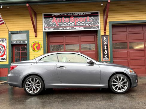 Used 2015 Lexus IS 250C image 4