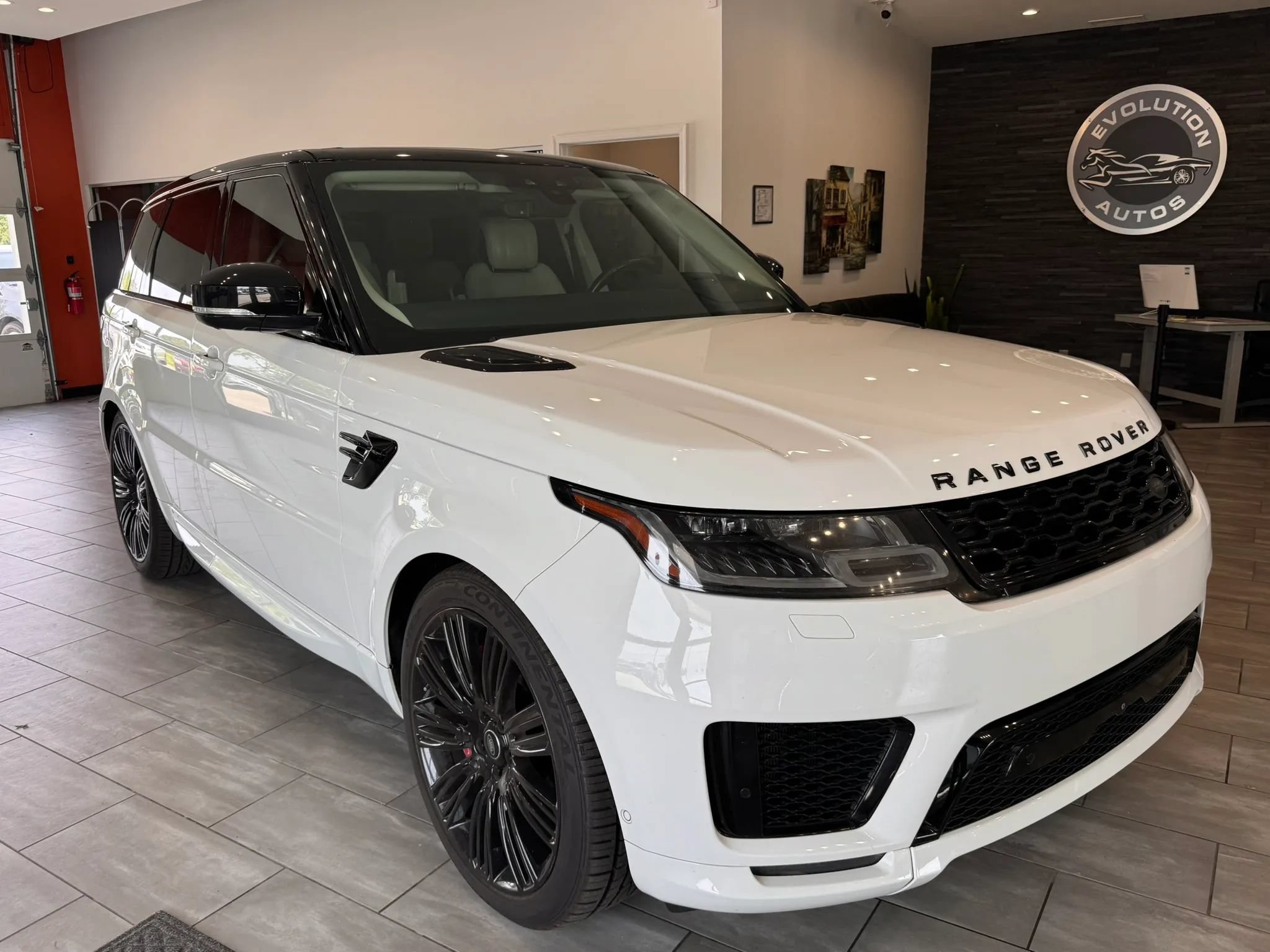Used 2018 Land Rover Range Rover Sport Supercharged AWD/4WD image 2