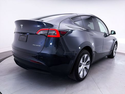Used 2024 Tesla Model Y Long Range AWD/4WD image 15