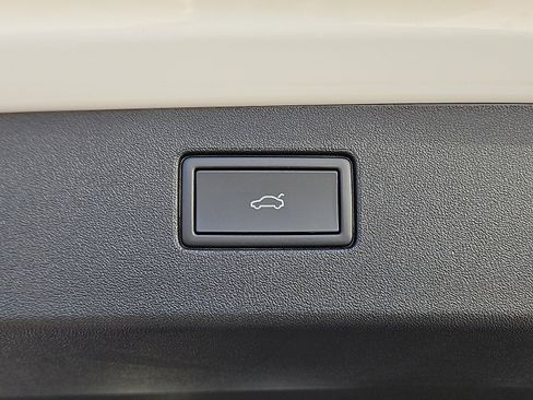 New 2026 Volkswagen Tiguan SE R-Line image 7