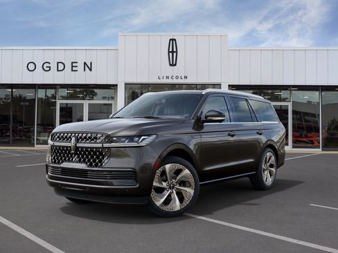 New 2027 Lincoln Navigator Black Label AWD/4WD image 2