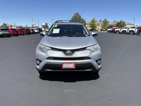 Used 2018 Toyota RAV4 XLE AWD/4WD image 4