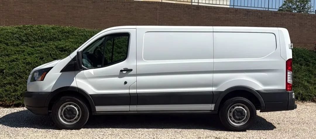 Used 2018 Ford Transit 150 130 Low Roof RWD image 2
