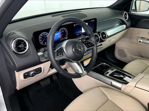 New 2025 Mercedes-Benz GLB 250 4MATIC image 10