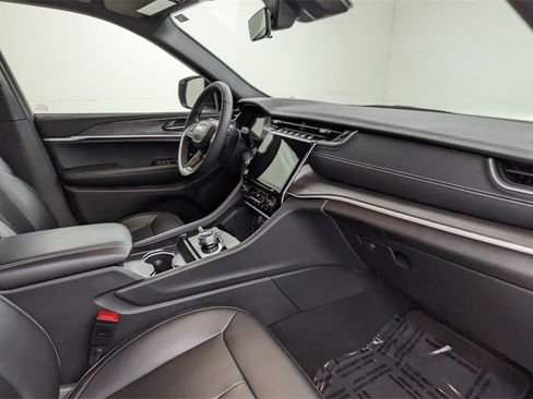 Used 2025 Jeep Grand Cherokee L Limited image 42