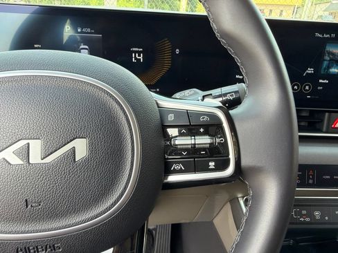Certified 2025 Kia Carnival EX FWD image 18