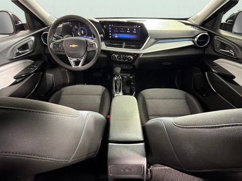 Used 2025 Chevrolet Trax LT w/ Driver Confidence Package FWD image 31