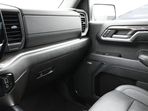 Used 2024 Chevrolet Silverado 1500 LTZ AWD/4WD image 19