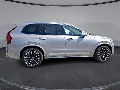 Certified 2026 Volvo XC90 B6 Plus AWD/4WD image 32