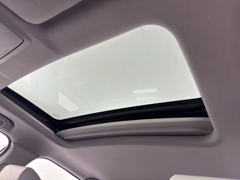 Used 2022 Honda CR-V Touring image 11