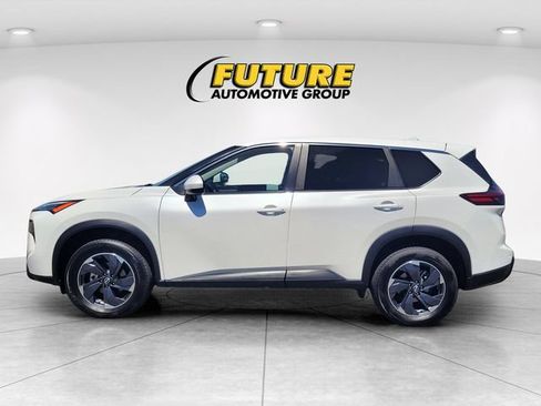 Certified 2025 Nissan Rogue SV AWD/4WD image 6