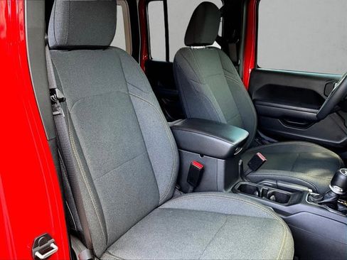 Used 2024 Jeep Wrangler Willys image 9
