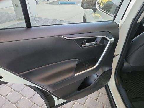 Used 2022 Toyota RAV4 XLE w/ Convenience Package image 28