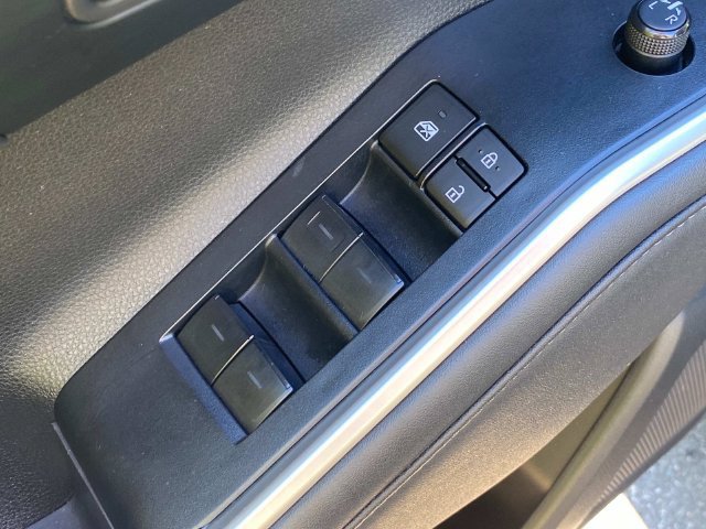 Used 2023 Toyota Highlander XLE FWD image 14