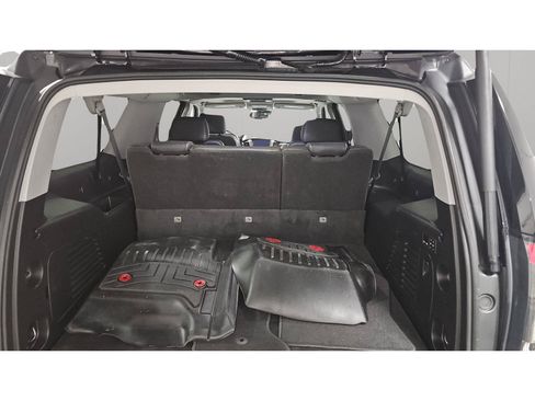 Used 2018 GMC Yukon XL SLT w/ Open Road Package AWD/4WD image 12