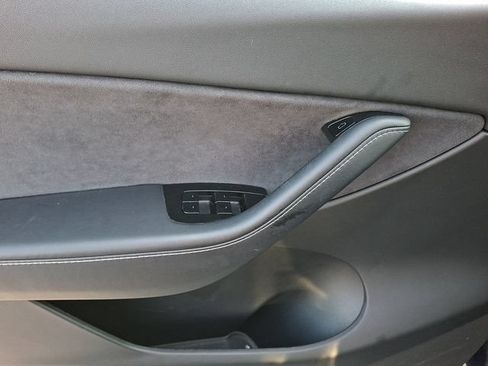 Used 2021 Tesla Model Y Long Range AWD/4WD image 12