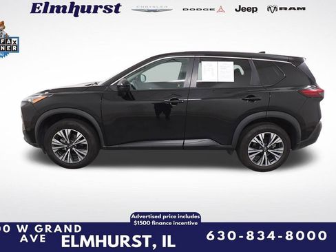 Used 2022 Nissan Rogue SV image 2