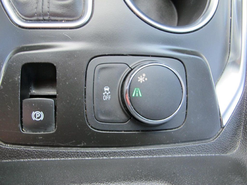 Used 2019 Chevrolet Traverse LT FWD image 14