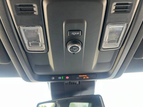 Certified 2025 Chevrolet Suburban Z71 AWD/4WD image 33