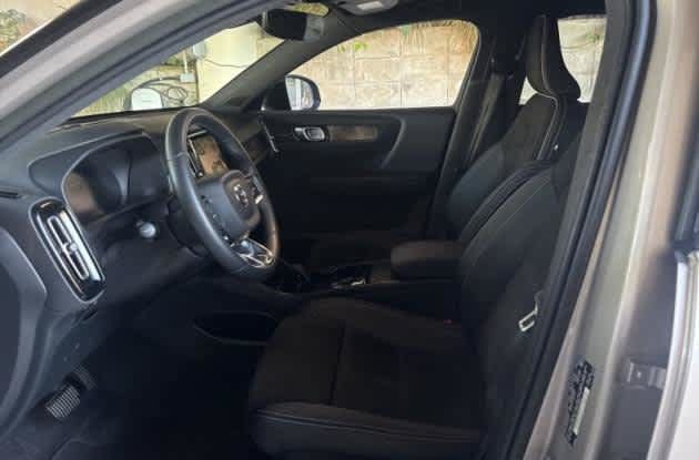 Used 2023 Volvo XC40 Recharge Ultimate w/ Protection Package Premier AWD/4WD image 2